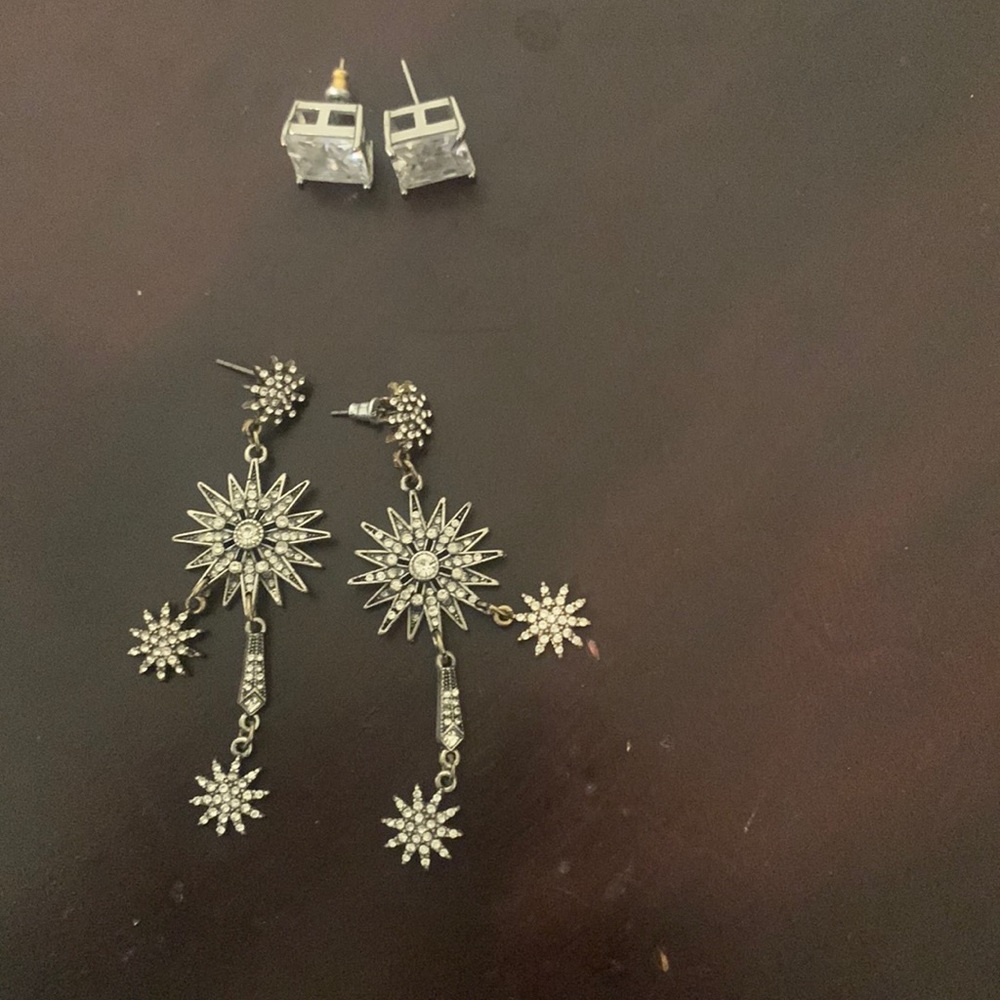 Bundle of 2 pre-loved silver and Diamond earrings!